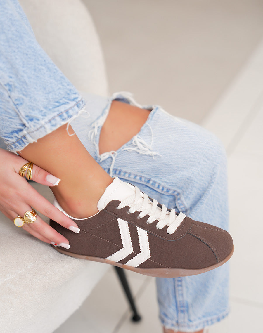 Baskets femme marron élégantes à empiècement beige clair style rétro