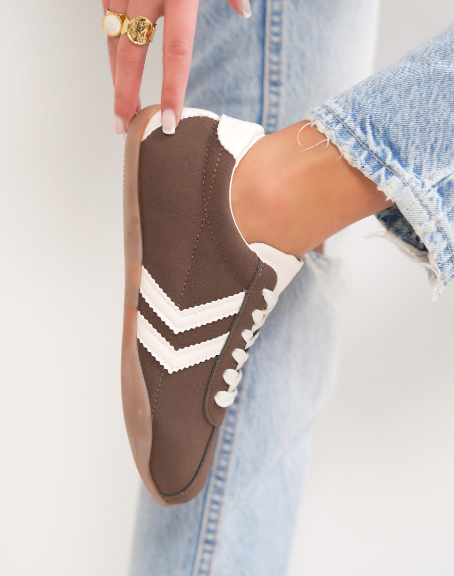 Baskets femme marron élégantes à empiècement beige clair style rétro