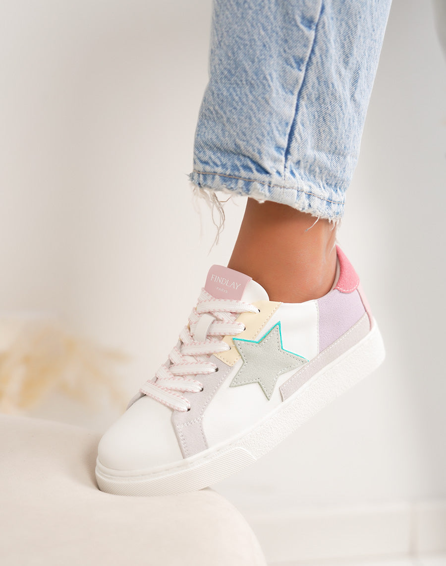 Basket femme blanche tendance pastel à empiècements colorés avec lacets rose et blanc