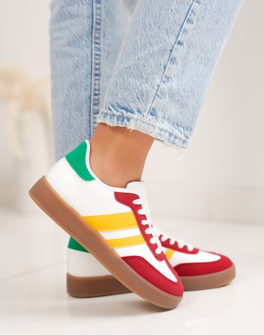 Basket femme blanche tendance à empiècements bordeaux, jaune et vert style rétro