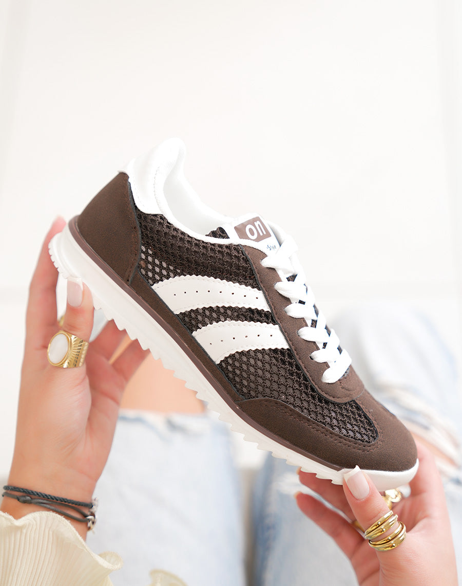 Basket femme marron tendance avec empiècements blancs style rétro
