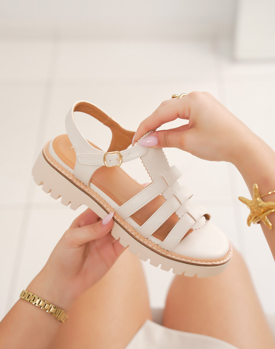 Nu-pieds femme blancs FINDLAY à brides fines avec semelle crantée beige clair