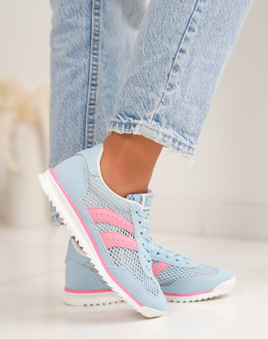 Basket femme bleue tendance à empiècements roses style sport chic
