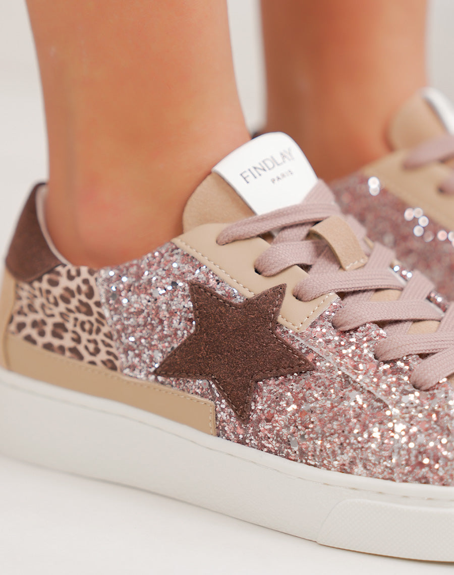Basket femme champagne élégante à paillettes avec étoile marron foncé et détail léopard