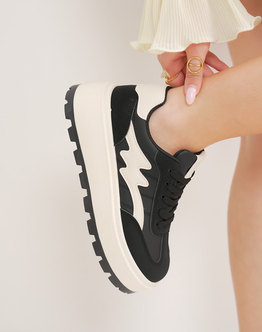 Basket femme noire en suédine avec empiècements beiges et semelle épaisse tendance