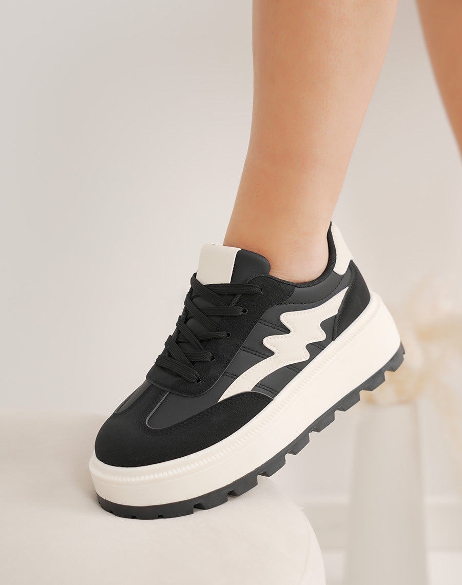Basket femme noire en suédine avec empiècements beiges et semelle épaisse tendance