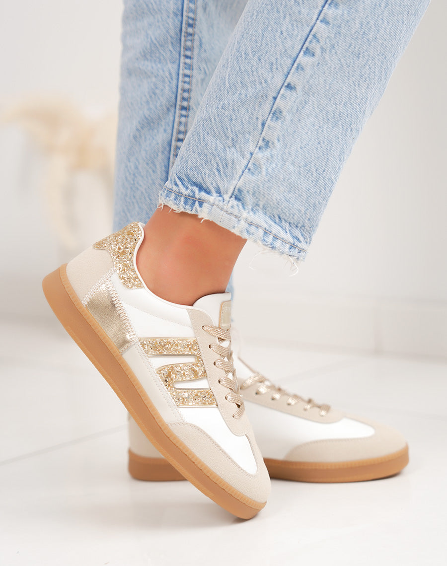 Basket femme blanche tendance avec empiècements pailletés dorés et suédine beige