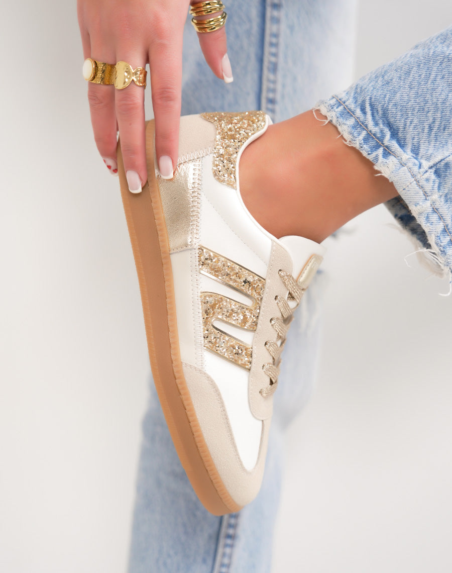 Basket femme blanche tendance avec empiècements pailletés dorés et suédine beige