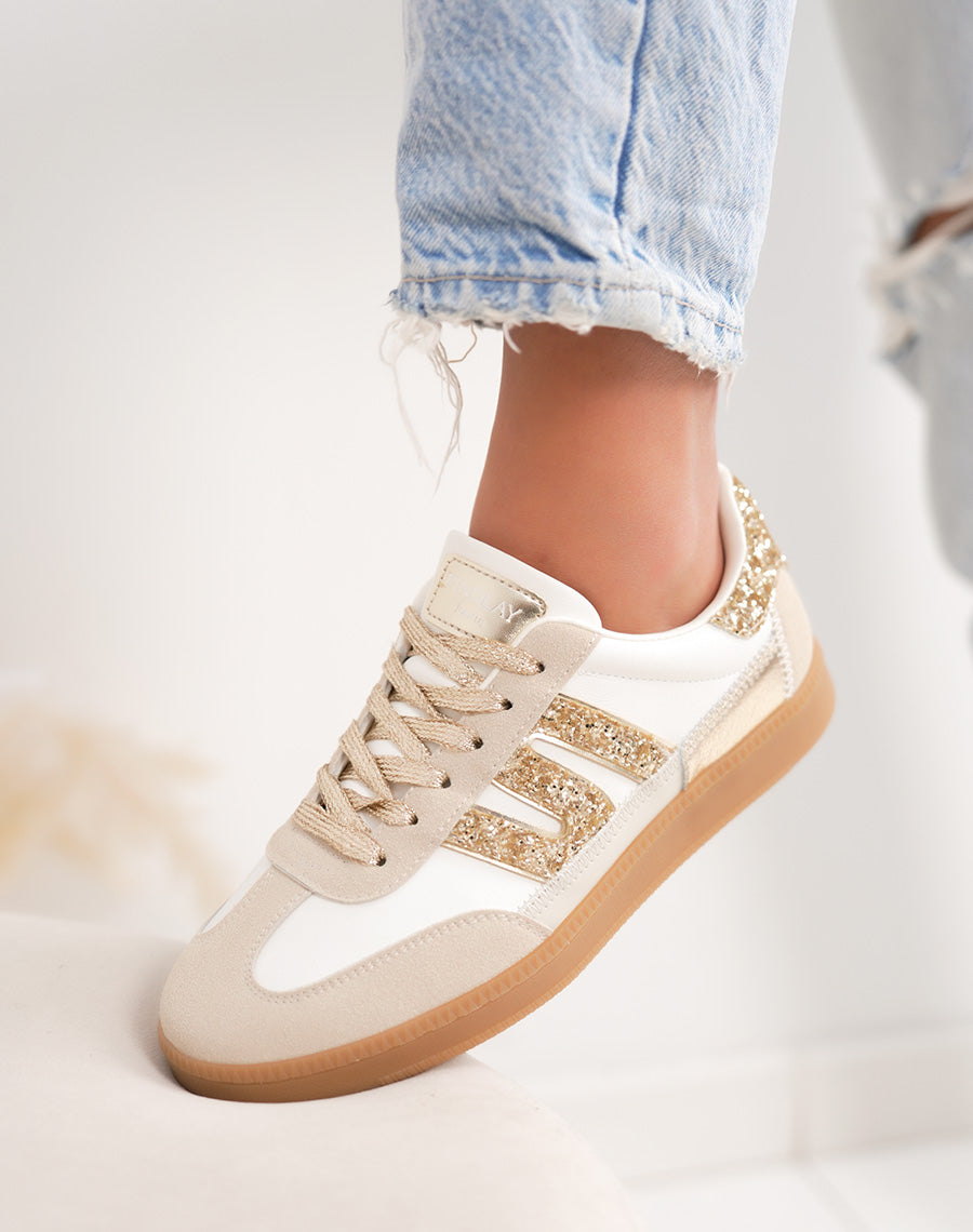 Basket femme blanche tendance avec empiècements pailletés dorés et suédine beige