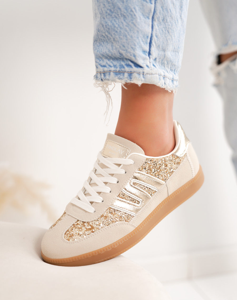 Basket femme beige tendance avec empiècements dorés pailletés et suédine