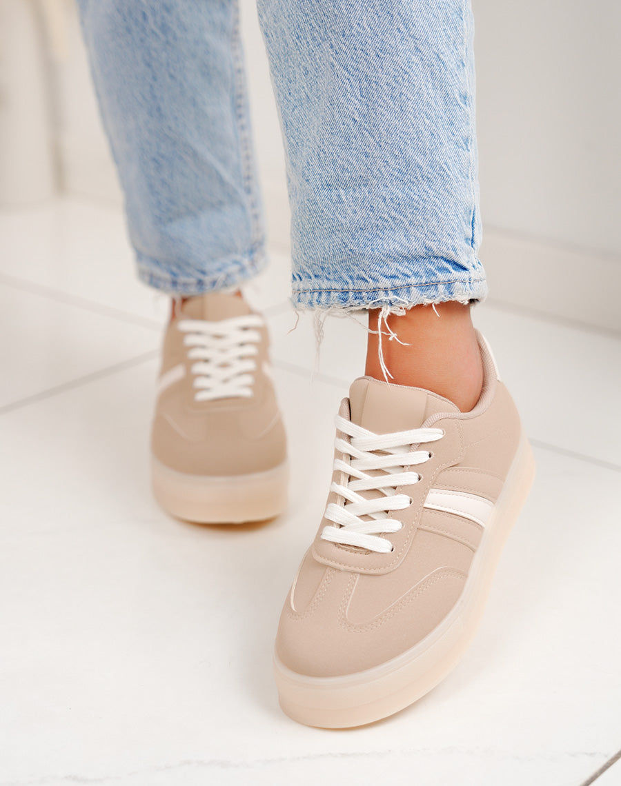 Basket femme beige tendance à plate-forme en suédine avec empiècements blancs