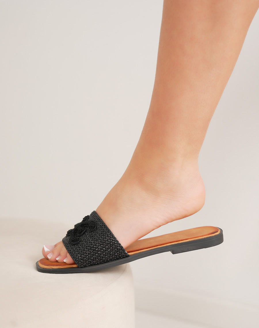 Mules femme noires tressées tendance avec empiècement en tissu