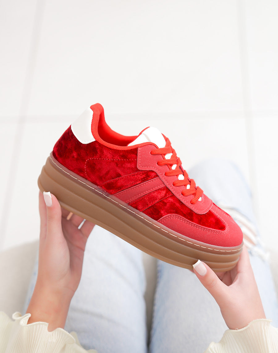 Basket femme rouge tendance à plateforme en velours avec empiècement blanc