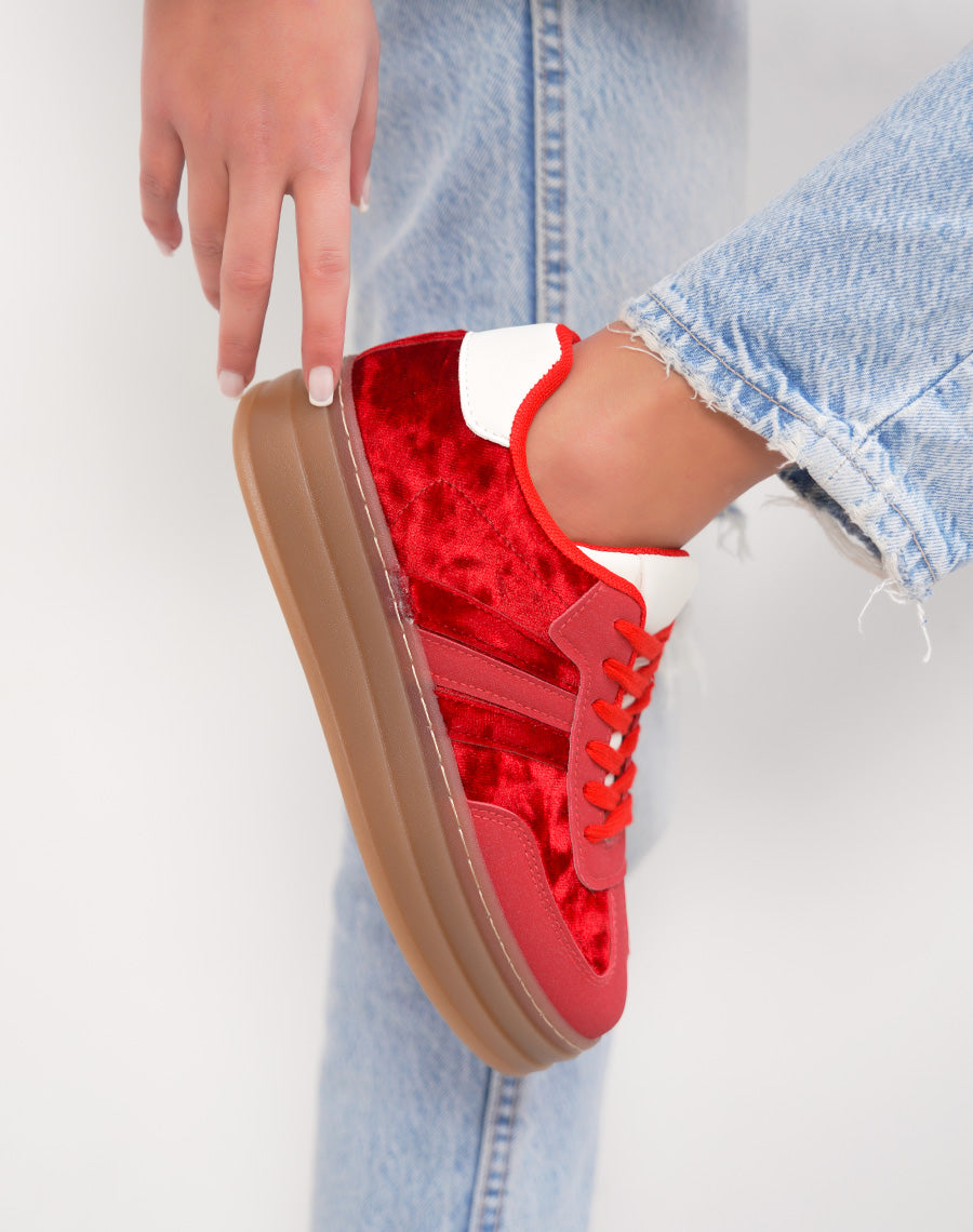 Basket femme rouge tendance à plateforme en velours avec empiècement blanc