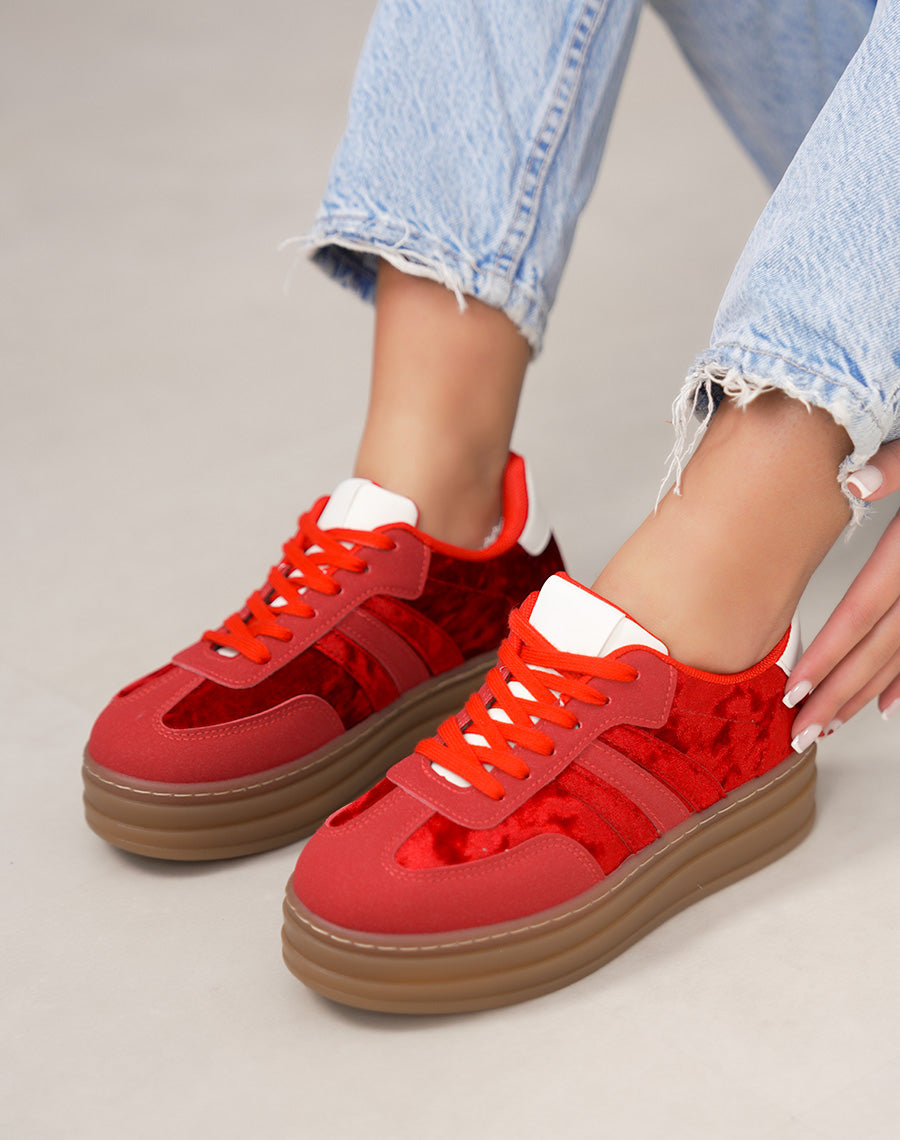 Basket femme rouge tendance à plateforme en velours avec empiècement blanc