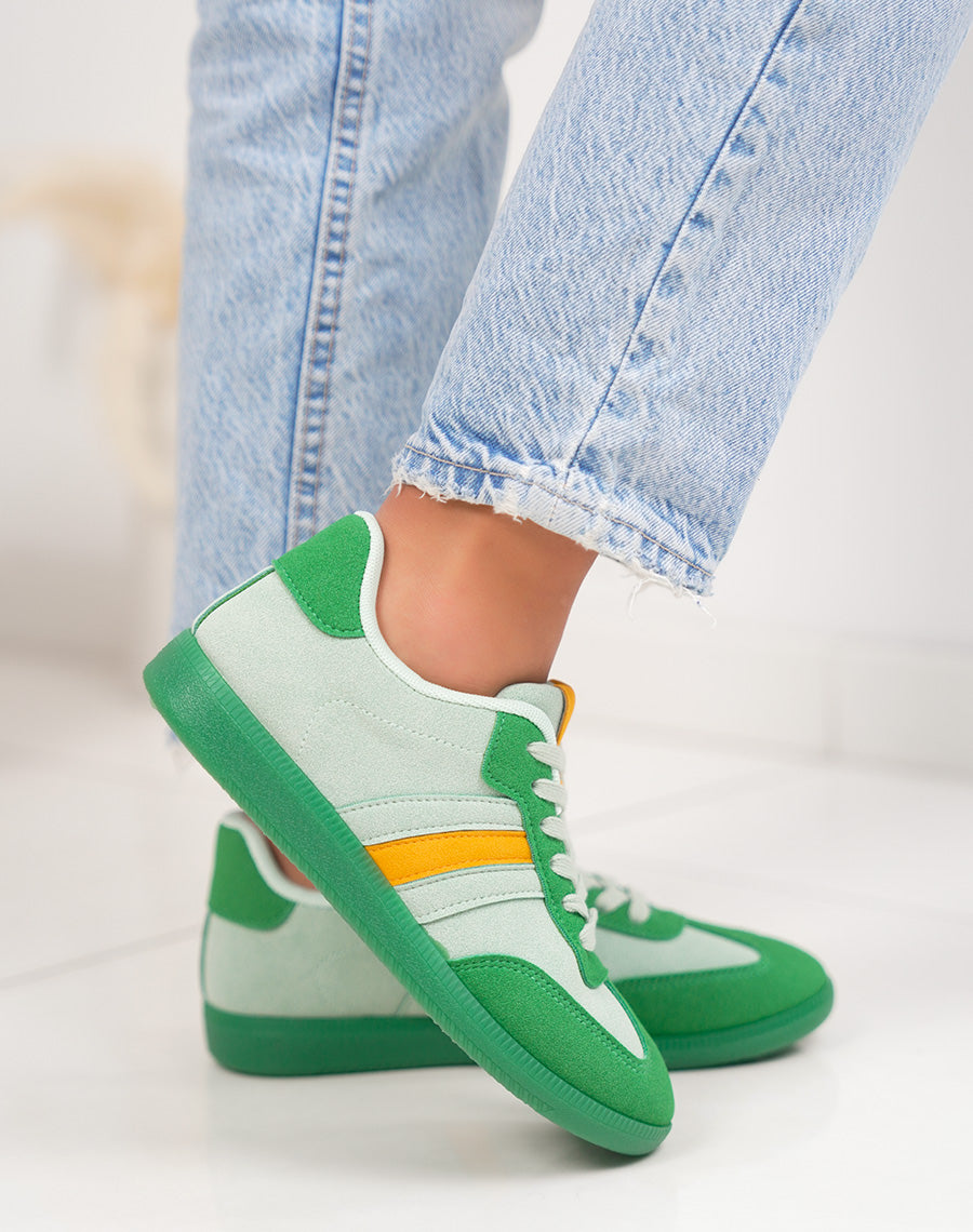 Basket femme verte claire tendance en suédine avec empiècements vert foncé et moutarde