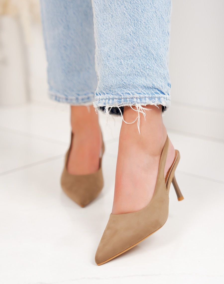 Escarpin femme cappuccino élégant en suédine avec lanière arrière raffinée