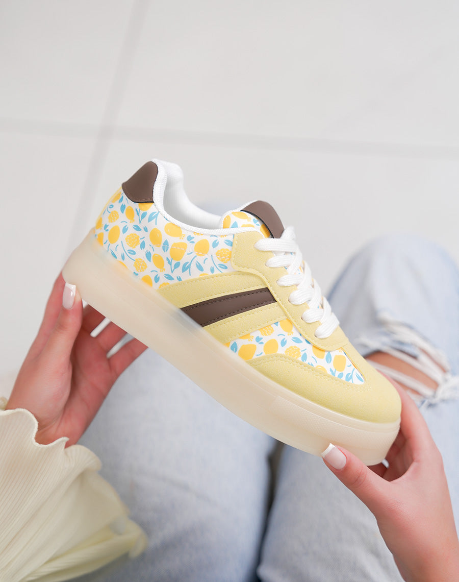 Basket femme jaune tendance à plateforme motif citron avec empiècement marron original
