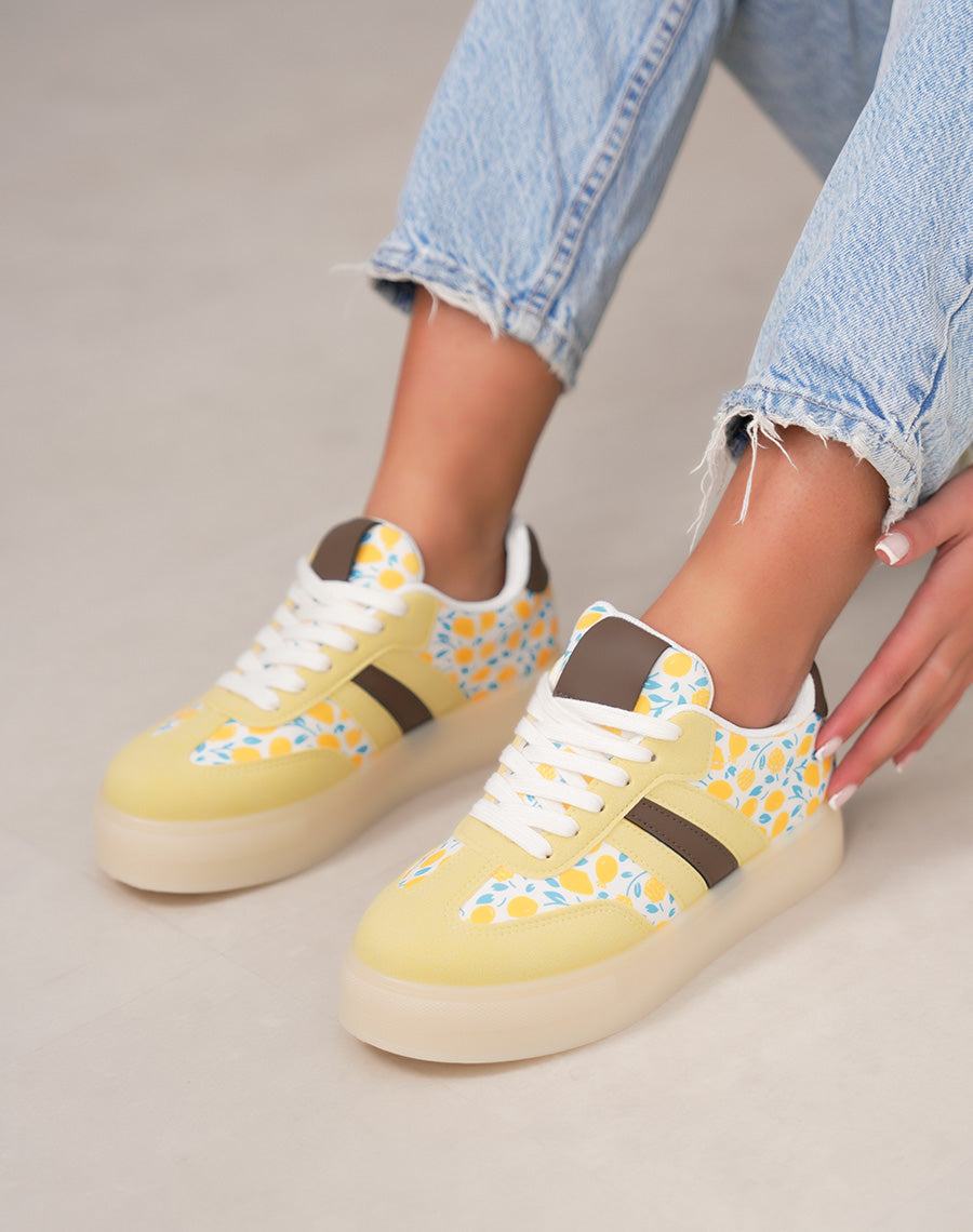 Basket femme jaune tendance à plateforme motif citron avec empiècement marron original