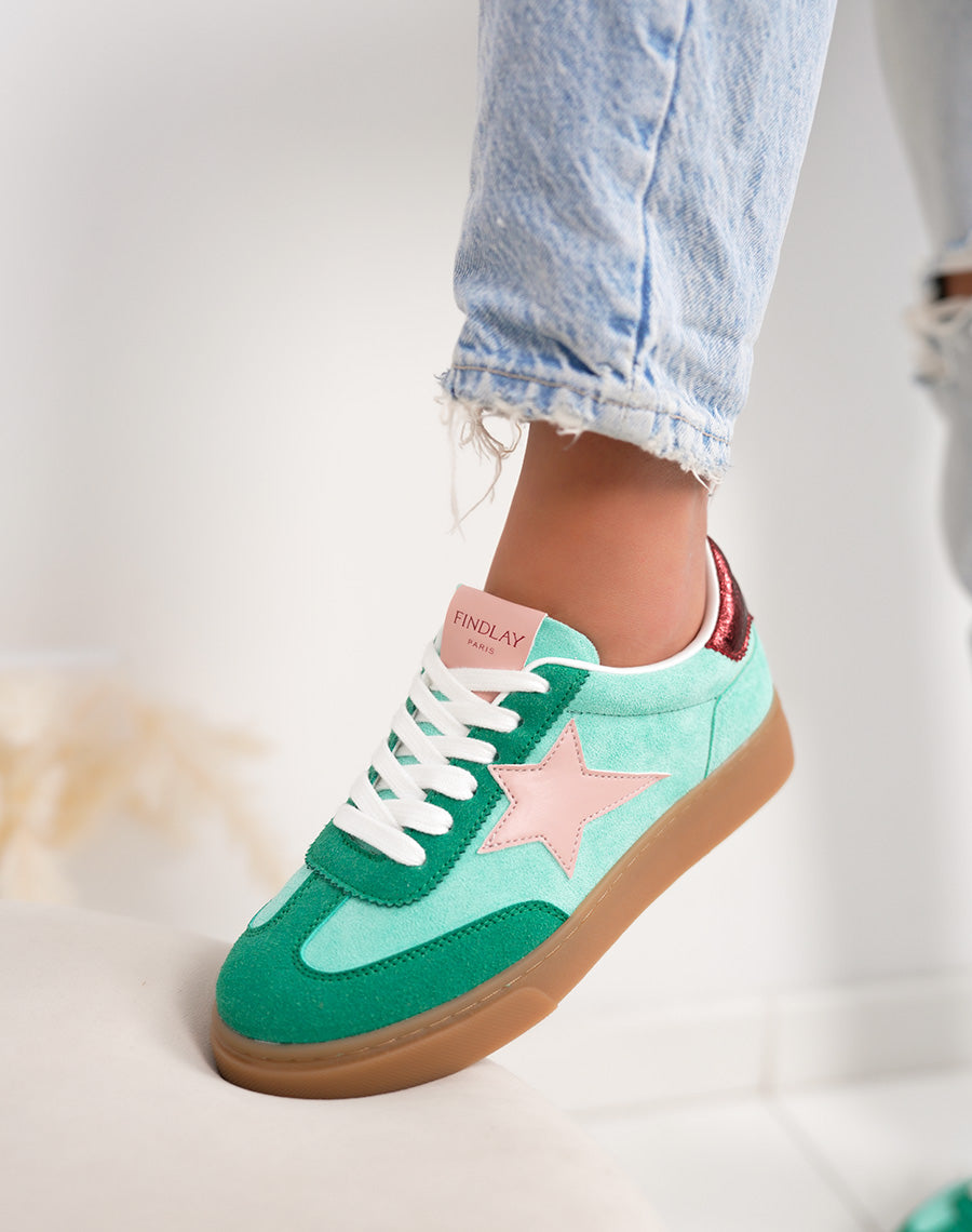 Basket femme turquoise tendance en suédine avec étoile rose et détails bordeaux