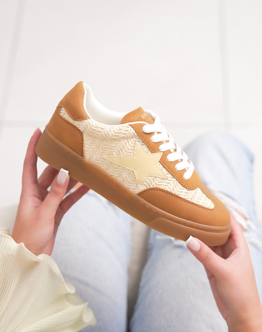 Basket femme camel tendance en osier avec étoile beige naturelle