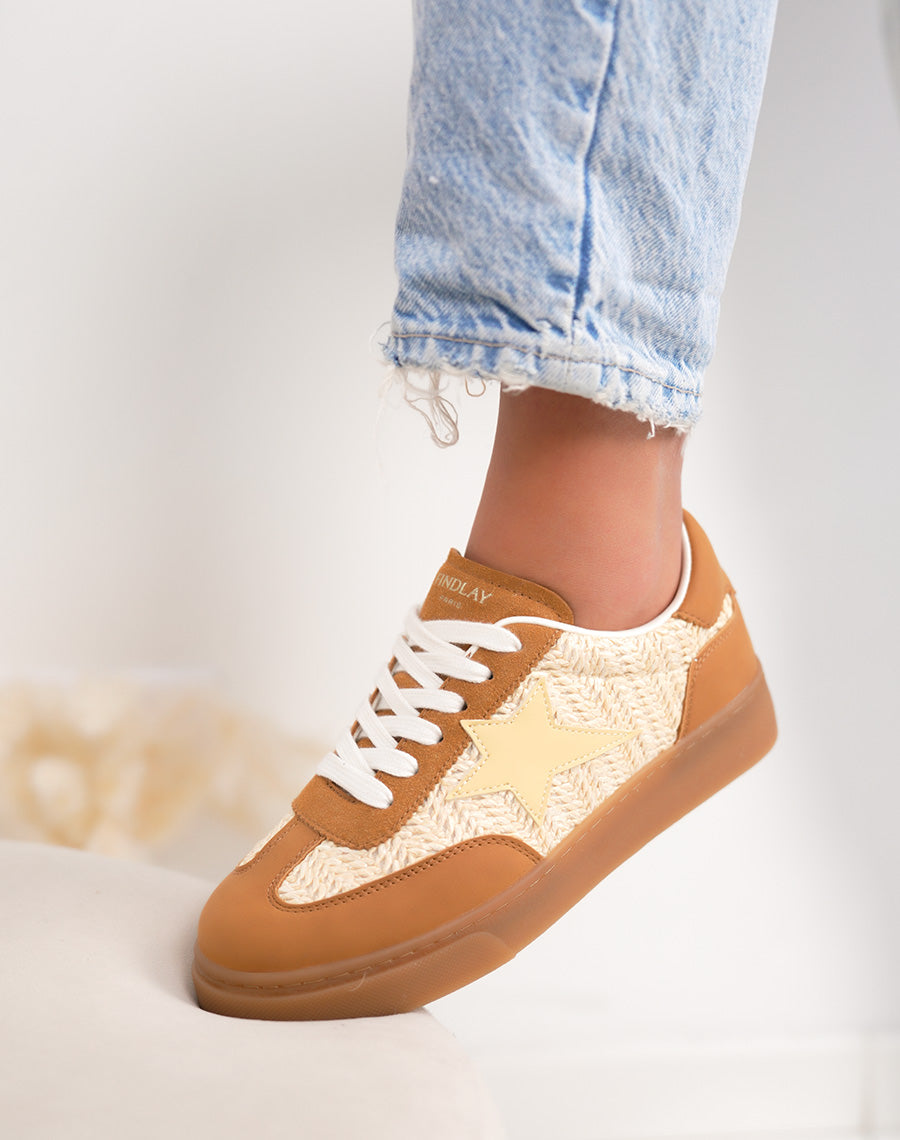 Basket femme camel tendance en osier avec étoile beige naturelle