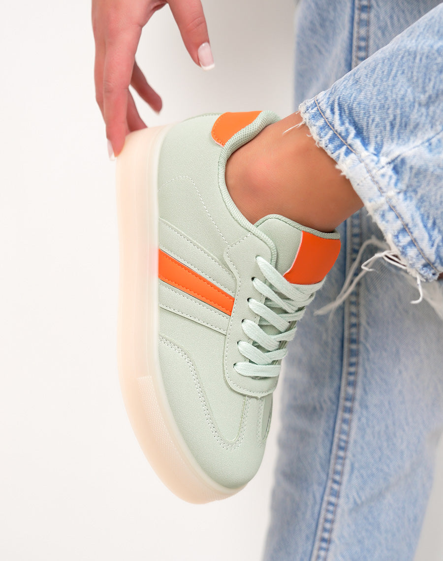 Basket femme vert d’eau tendance à plateforme avec empiècements orange