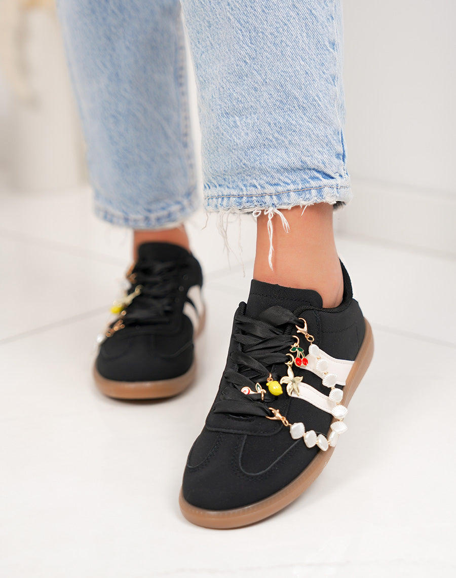 Basket femme noire tendance avec empiècement blanc et bijoux amovibles