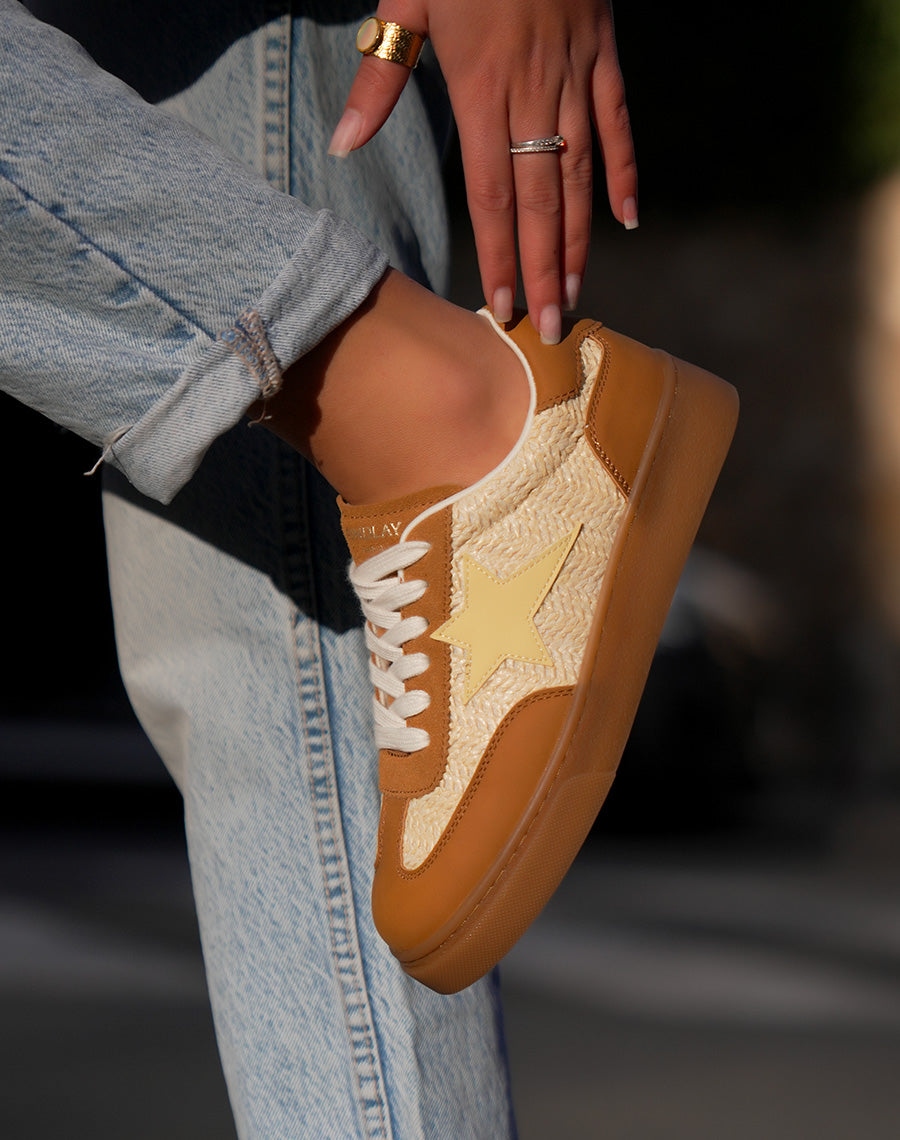 Basket femme camel tendance en osier avec étoile beige naturelle