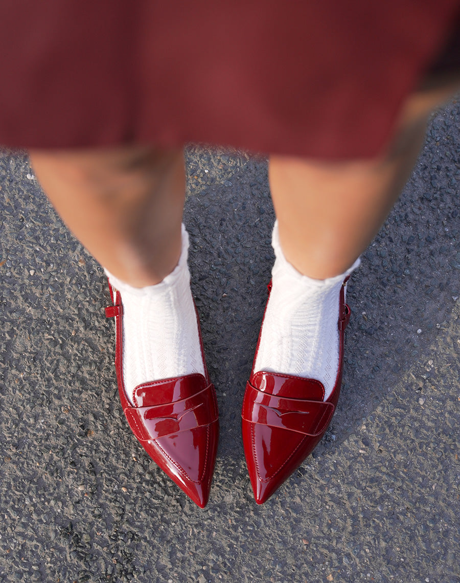 Escarpins femme plats bordeaux vernis à bout pointu et bride ajustable tendance