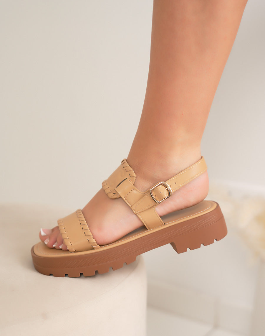Mules femme camel à double brides avec logo incrusté et lanière arrière