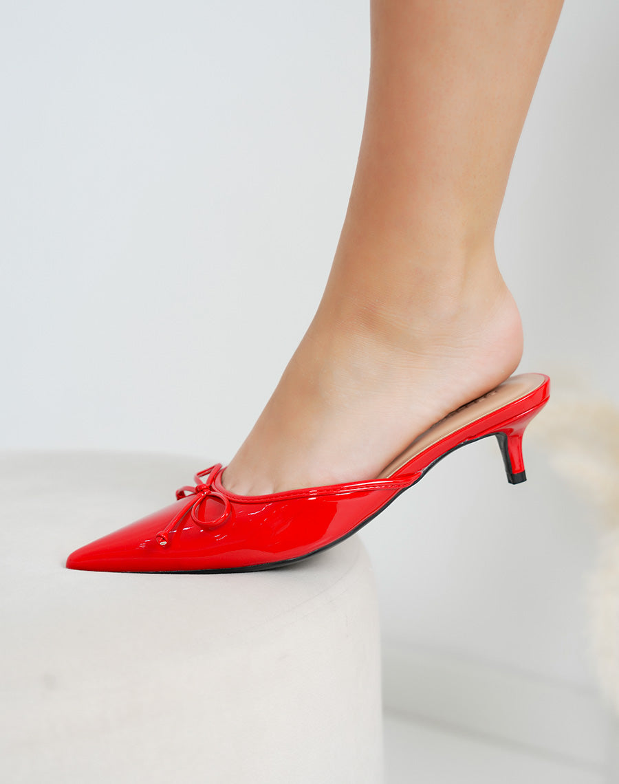 Escarpins mules femme rouges vernis élégants à petit talon et bout pointu avec nœud