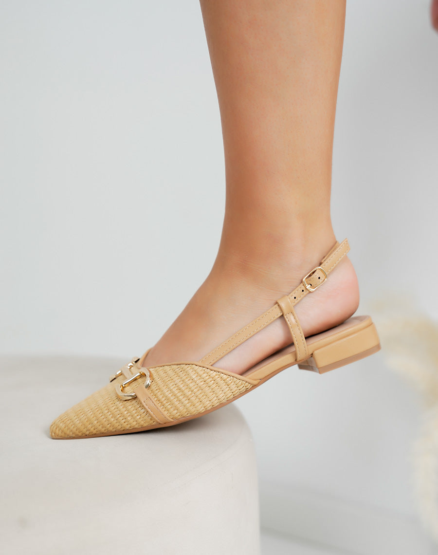 Mules femme beige plates effet tissé élégantes à bout pointu avec bijou doré et bride réglable