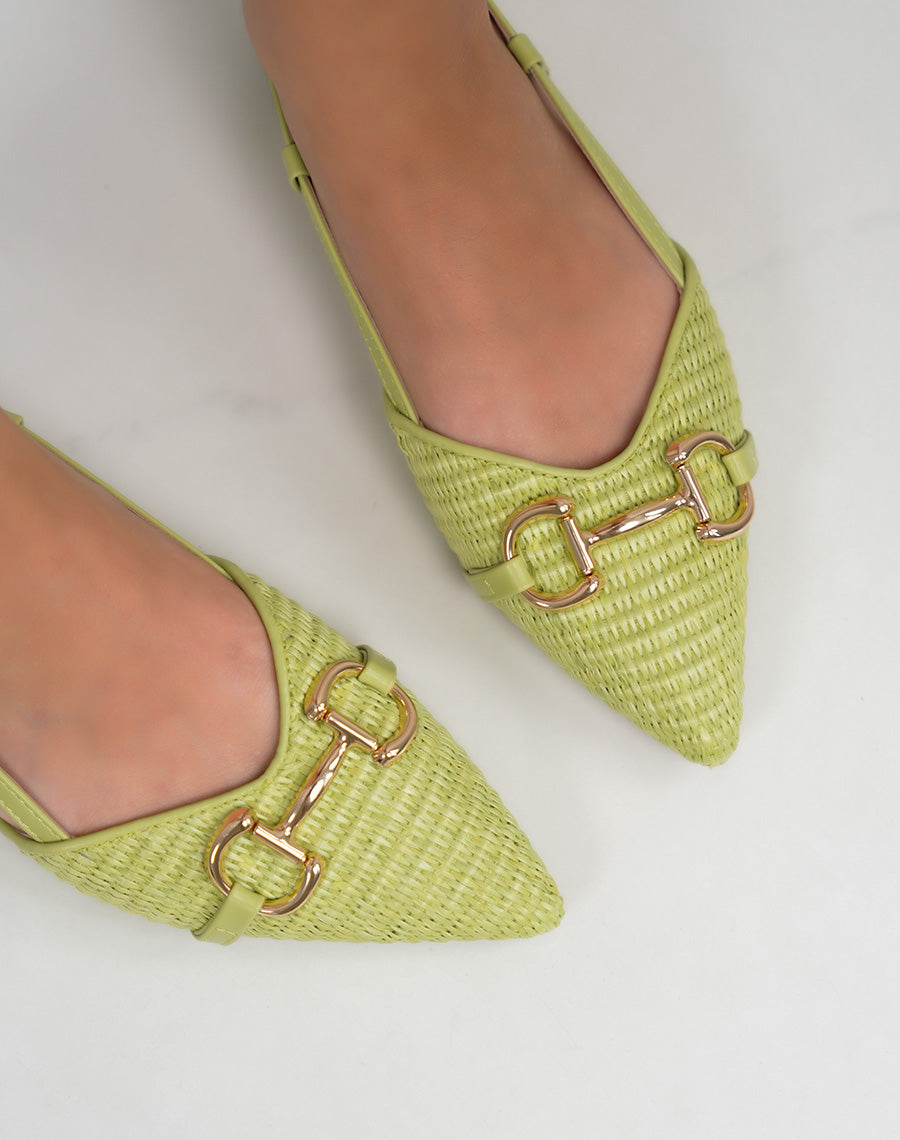 Mules femme vert clair effet tissé tendance à bout pointu avec bijou doré et bride ajustable