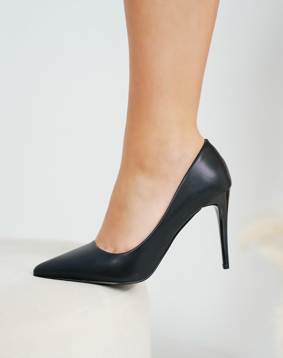 Escarpins femme noirs mats à talon aiguille confortables et élégants