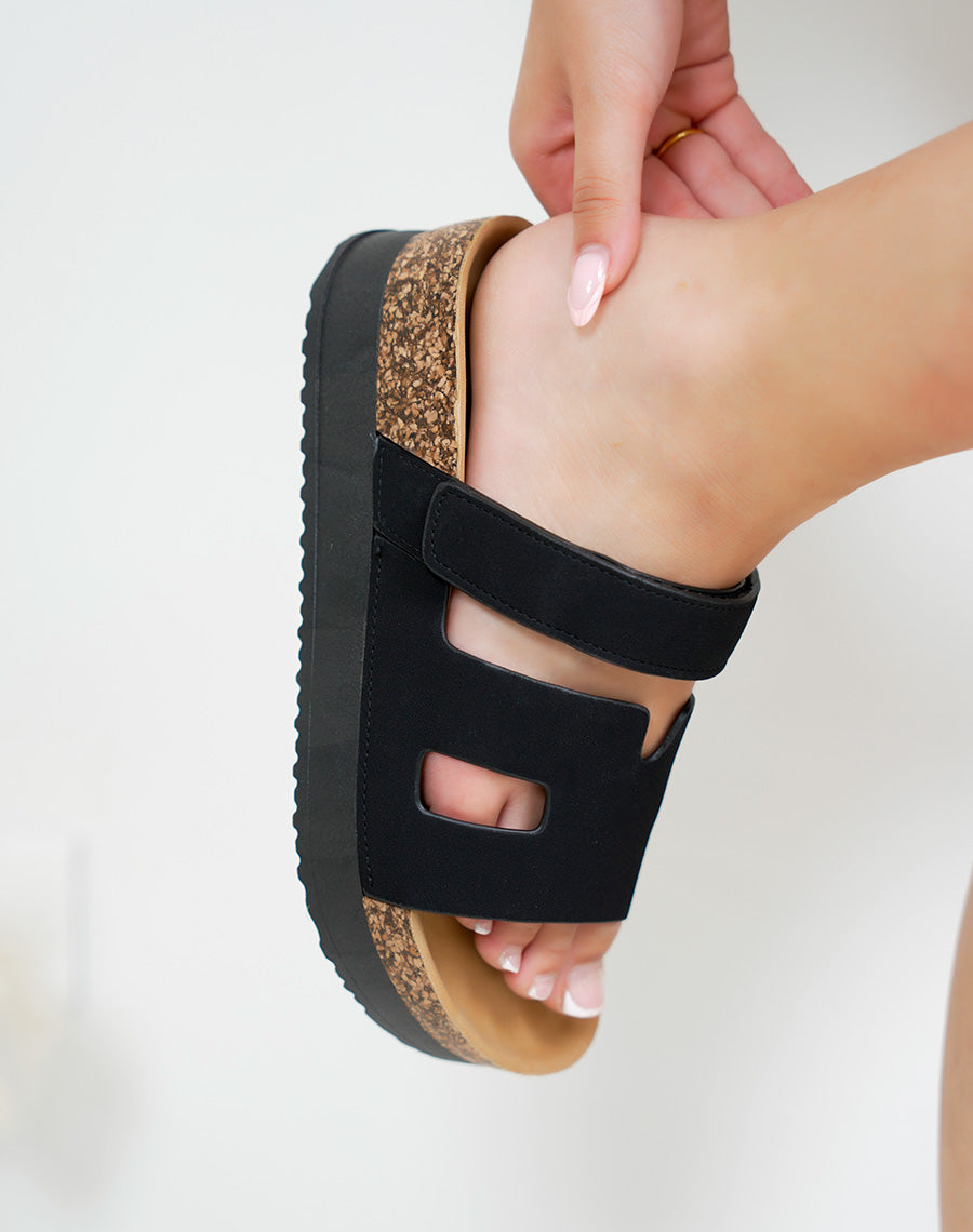 Mules femme noires en suédine à bride H et plateforme confortable