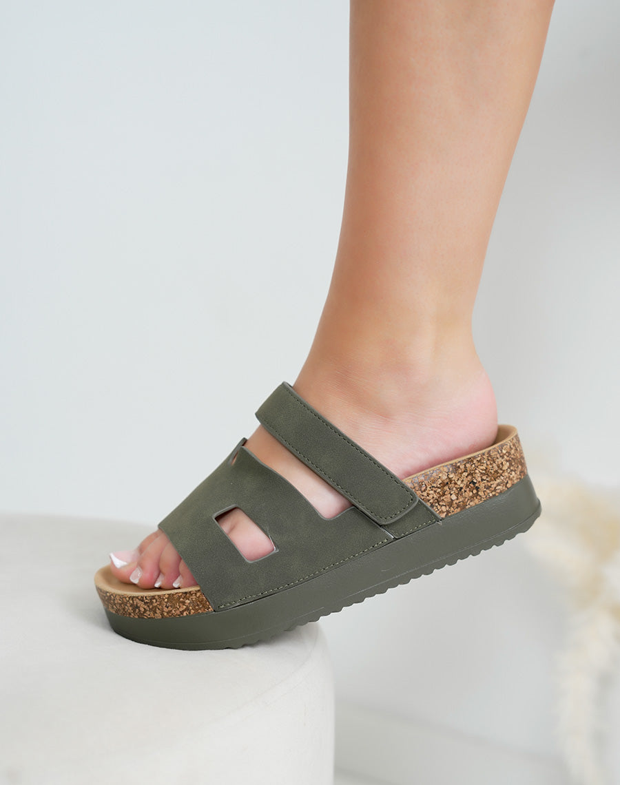 Mules femme kaki en suédine à bride H et semelle plateforme confortable