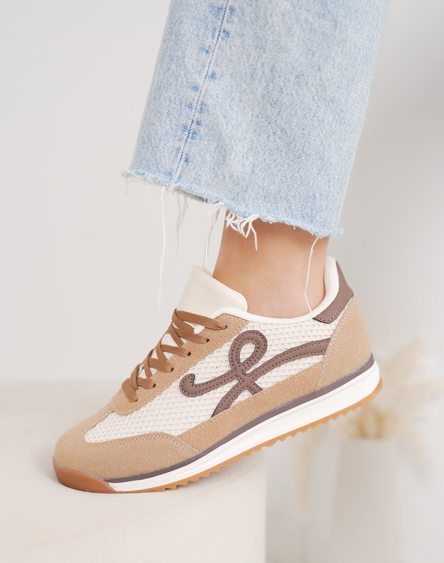 Basket femme marron clair tendance à empiècements tissés beige et détails marron foncé