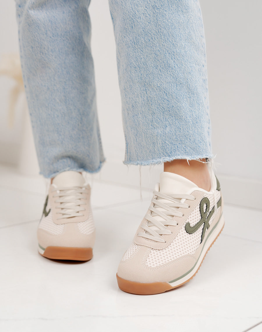 Basket femme beige clair tendance à empiècements tissés et détails vert kaki