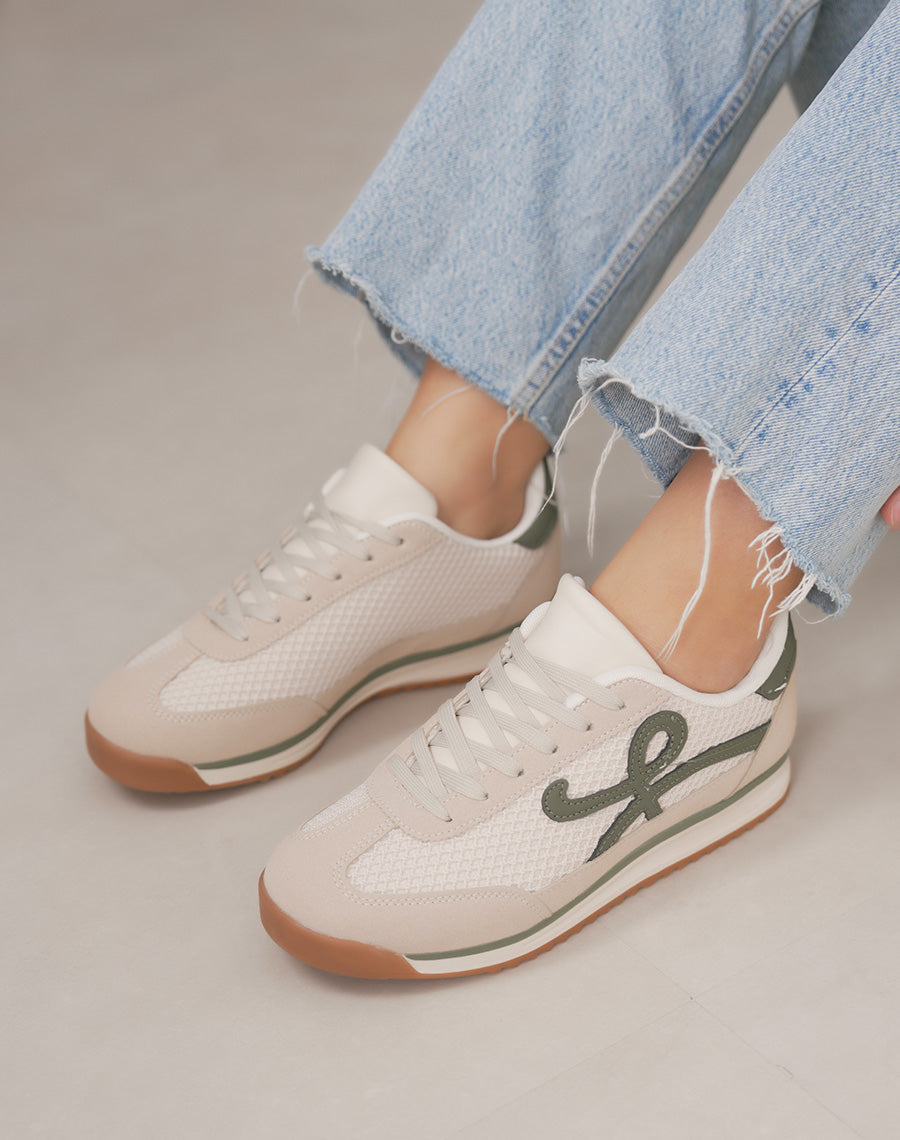 Basket femme beige clair tendance à empiècements tissés et détails vert kaki