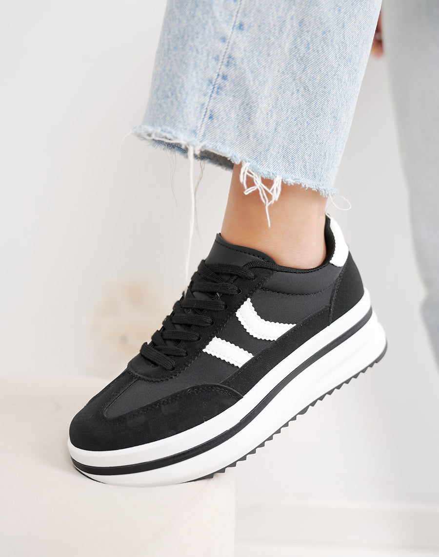 Baskets noires femme à double rayures blanches et semelle plateforme
