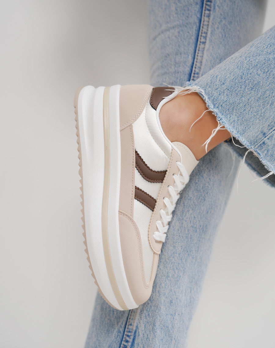 Baskets beige femme à double rayures marrons – Semelle plateforme blanche