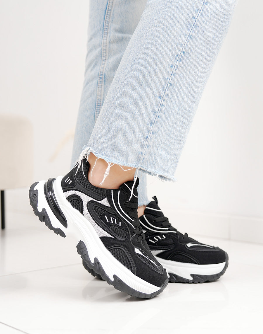Baskets épaisses noires et blanches femme – Semelle crantée et plateforme