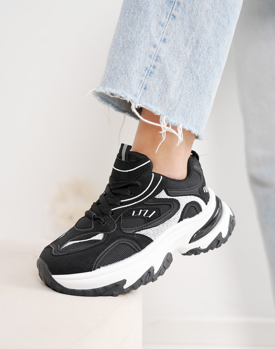 Baskets épaisses noires et blanches femme – Semelle crantée et plateforme