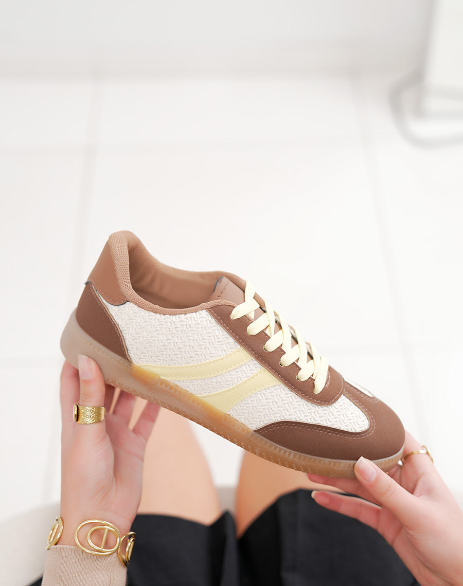 Basket femme marron élégante à détail tissé beige et lacets jaune clair