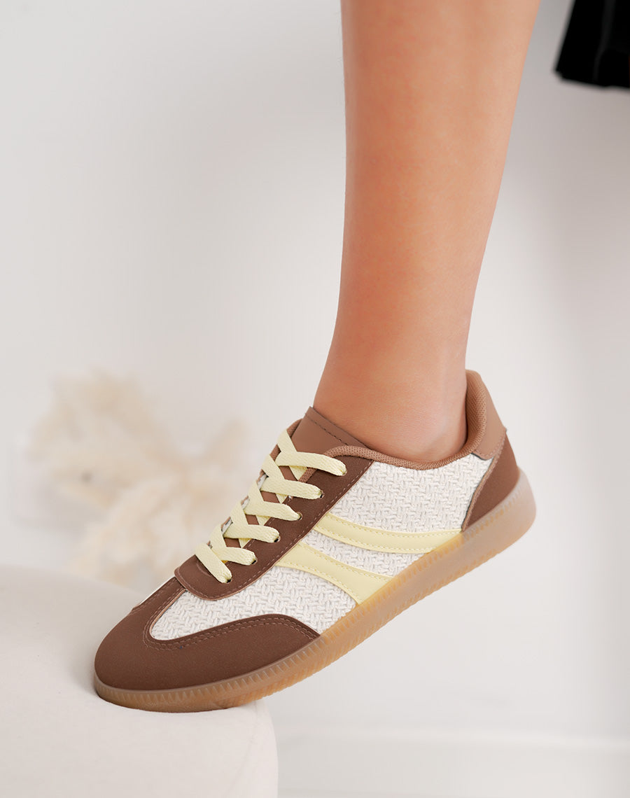 Basket femme marron élégante à détail tissé beige et lacets jaune clair