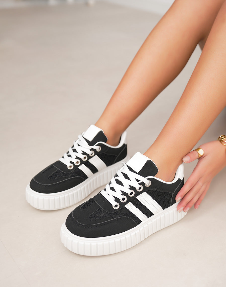 Basket femme noire tendance à plateforme blanche et broderies élégantes