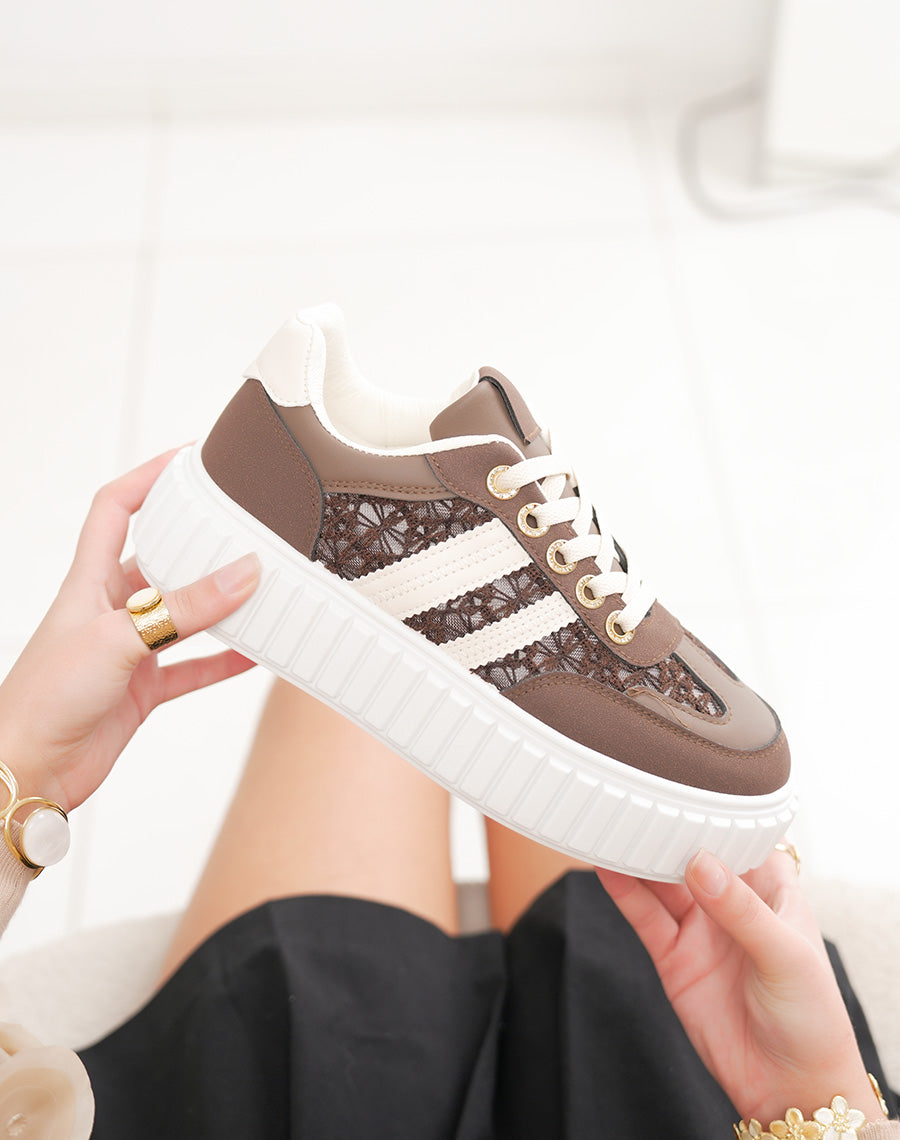 Basket femme marron tendance à plateforme blanche et broderies raffinées