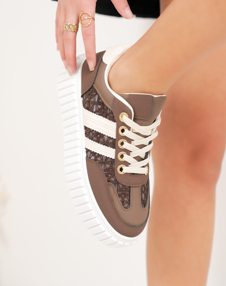 Basket femme marron tendance à plateforme blanche et broderies raffinées