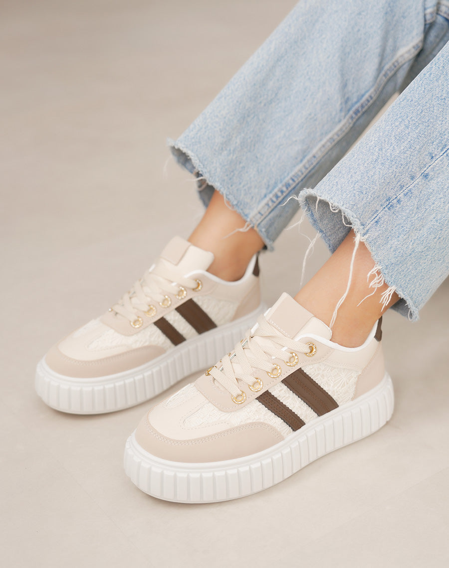Basket femme beige tendance à plateforme blanche et broderies délicates